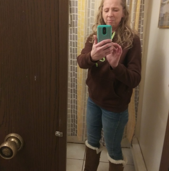 Profile Picture of Tabatha Fields (@tabbyfields1218) on Poshmark