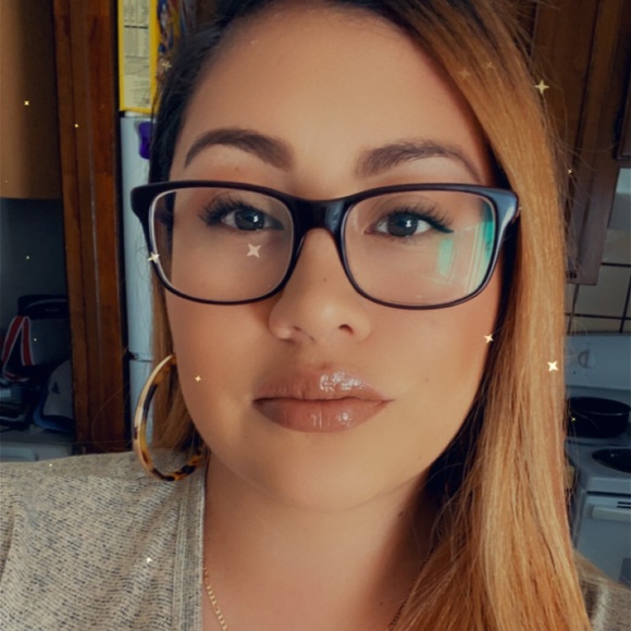 Profile Picture of Maria Hernandez (@carmen82818) on Poshmark