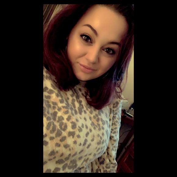 Profile Picture of Amanda Caramb (@mandi_xo) on Poshmark