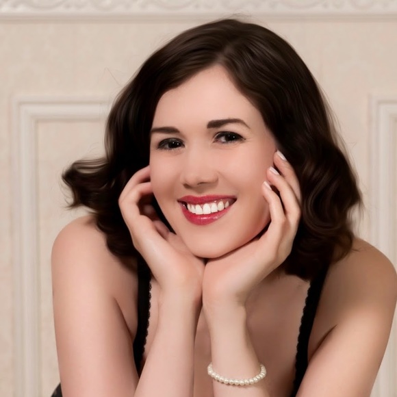 Profile Picture of Vesper North (@vespernorth) on Poshmark