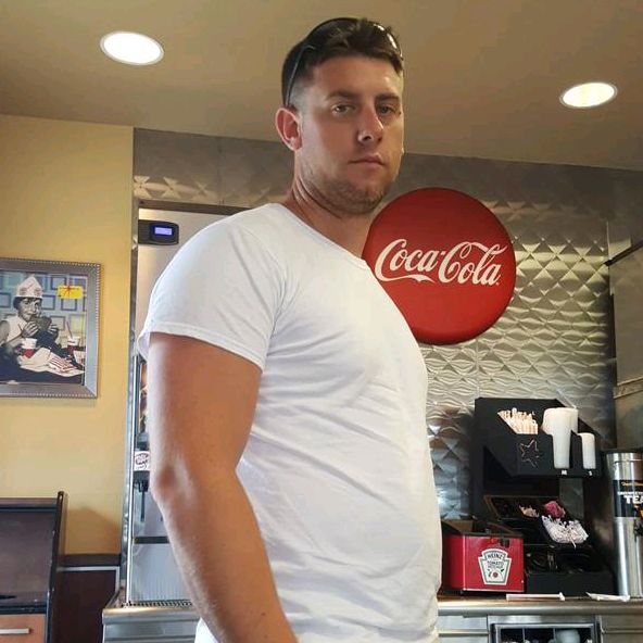 Profile Picture of john457 (@johngra) on Tiktok