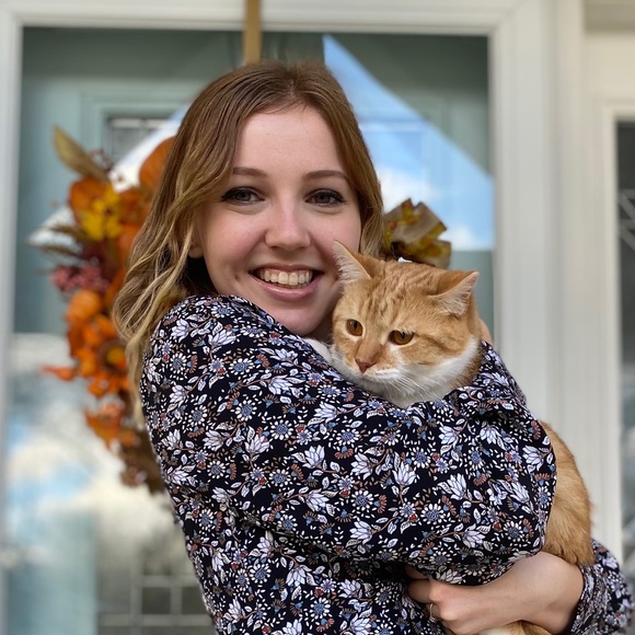 Profile Picture of Claire Lohff (@laurel1925) on Poshmark