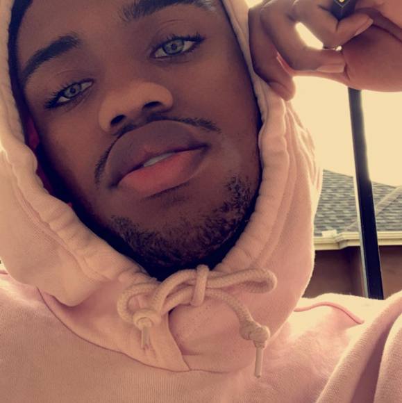 Profile Picture of Christian Rodrigues (@thisright) on Poshmark