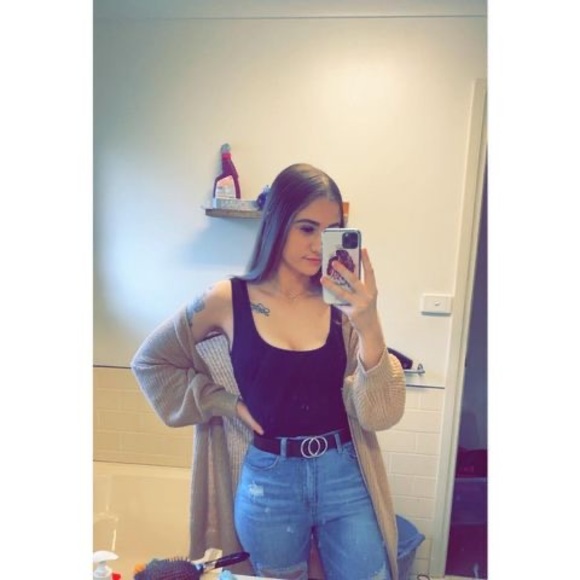 Profile Picture of Caitlin Davis (@dellaandjax) on Poshmark