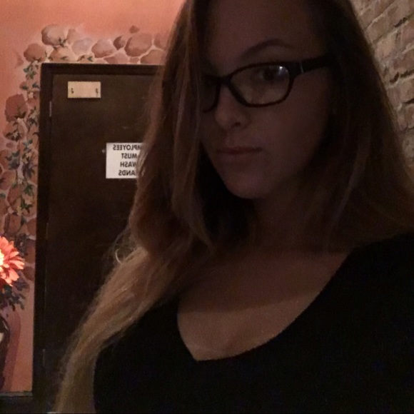 Profile Picture of Julia Copen (@julia_copen) on Poshmark
