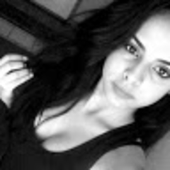 Profile Picture of Loren Hernandez (@lorenhernand766) on Poshmark