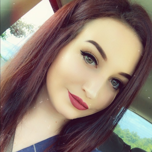 Profile Picture of Nicole Pouncey (@nicpouncey8293) on Poshmark