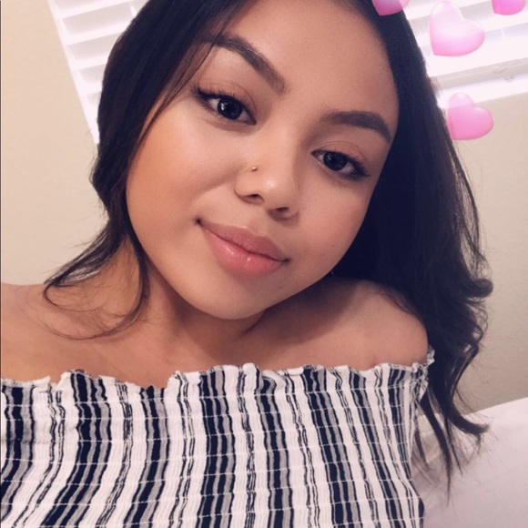 Profile Picture of Kekaula Peralto (@kekaulap) on Poshmark
