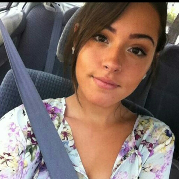 Profile Picture of Sarah Espinoza (@sarah_espinoza) on Poshmark