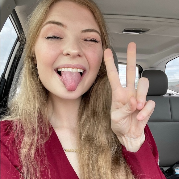 Profile Picture of Erin Butcher (@erinashleypm) on Poshmark