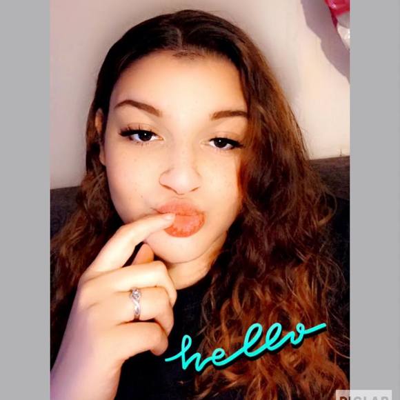 Profile Picture of Julianna Alvarado (@julianna_salas) on Poshmark