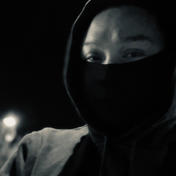 Profile Picture of Sly Diloy (@sempersly) on Poshmark