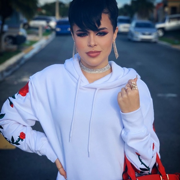 Profile Picture of Yesenia Negrón (@yesenia627) on Poshmark