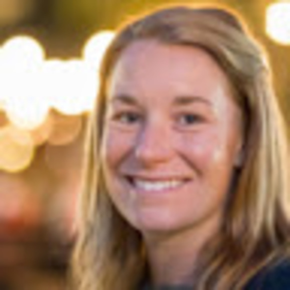 Profile Picture of Ashley Perl (@ashleyperl) on Poshmark