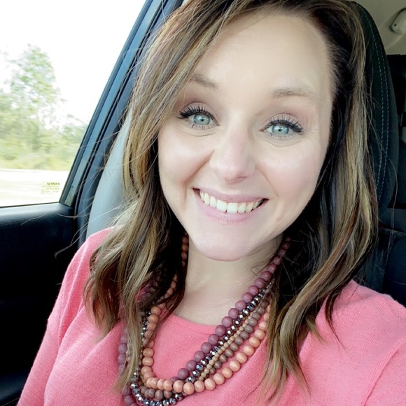 Profile Picture of Mary Despard (@mkdespard) on Poshmark