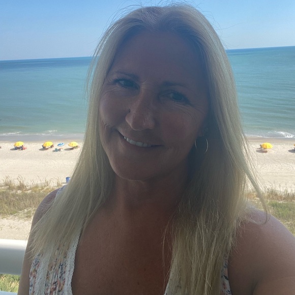 Profile Picture of Shawna Keeling (@skeeling33) on Poshmark