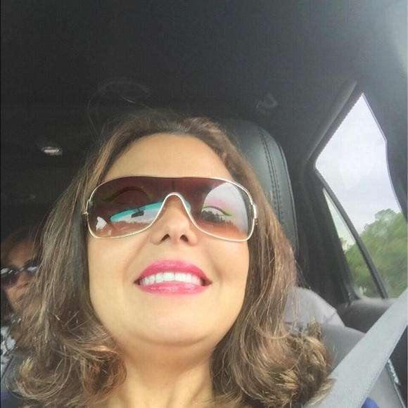Profile Picture of Monica Gomez (@mawyin) on Poshmark