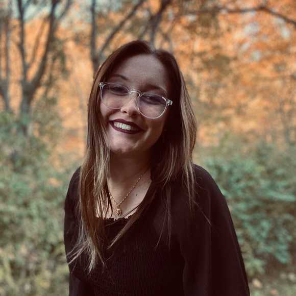 Profile Picture of Elise Dipaolo (@bdp18) on Poshmark