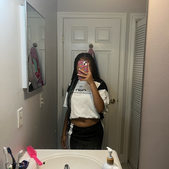 Profile Picture of Isabella Calderon (@welove2shop871) on Poshmark