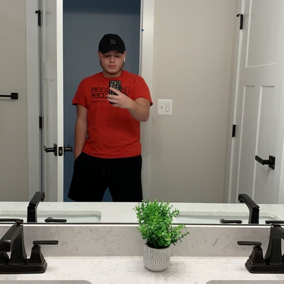 Nathan Escobar - Poshmark Profile Picture of Nathan Escobar (@nathanescoba115) on Poshmark