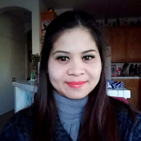 Profile Picture of Remalyn Favalessa (@amnn) on Poshmark