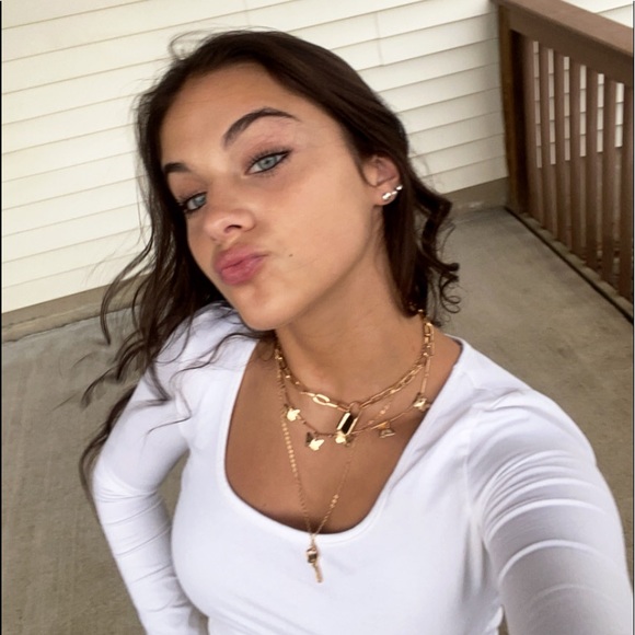 Profile Picture of Natalie Grall (@nataliegrall) on Poshmark