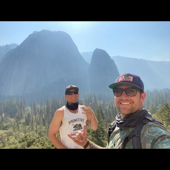 Profile Picture of Christopher Barton (@bartoncn) on Poshmark