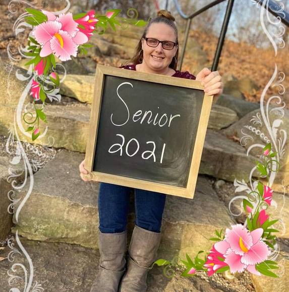 Profile Picture of Lindsey Yaudes (@lindseyyaudes) on Poshmark