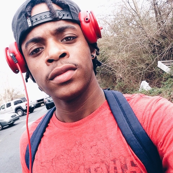 Profile Picture of Grant Williams (@gwill) on Poshmark