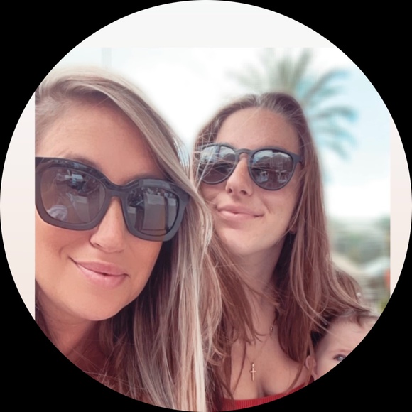 Profile Picture of Michelle Cusella (@michellecusella) on Poshmark