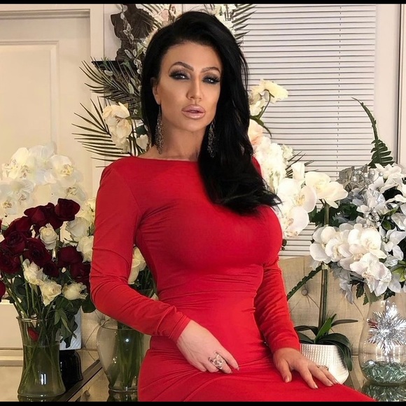Profile Picture of Jaqueline Summers (@playmatejaqui) on Poshmark