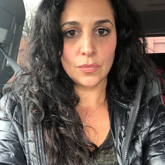Profile Picture of Tracy Kohout (@jtkohout) on Poshmark