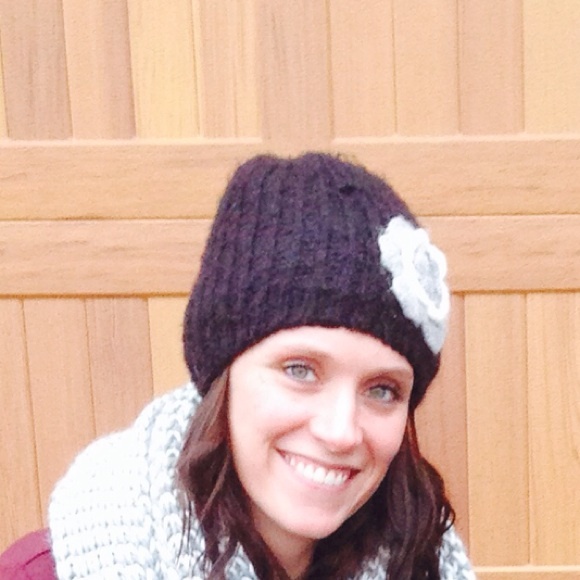 Profile Picture of Andrea Nelson (@aknelson18) on Poshmark