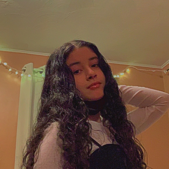 Profile Picture of Ajaliz Ramos (@ajalizzz) on Poshmark