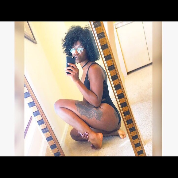 Profile Picture of Ebony Wallace (@ebonyjanae) on Poshmark