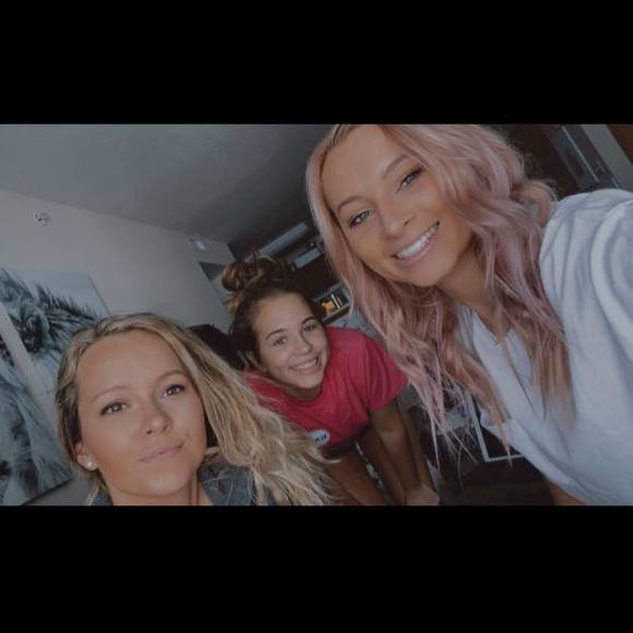 Profile Picture of Joanna Portier (@joannaportier) on Poshmark