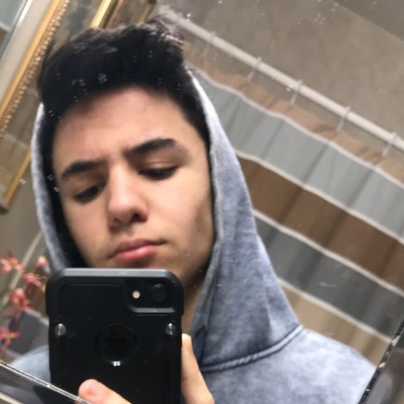 Profile Picture of Carlos Fleites (@carlosfleites) on Poshmark