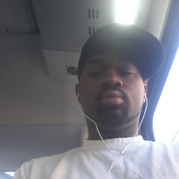 Profile Picture of Darrell Henry (@darrell4rell) on Poshmark