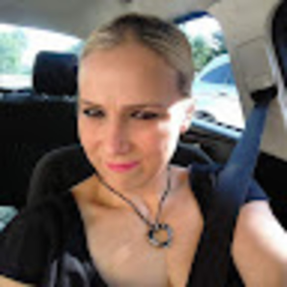 Profile Picture of Michelle Bereta (@mgudino1348) on Poshmark