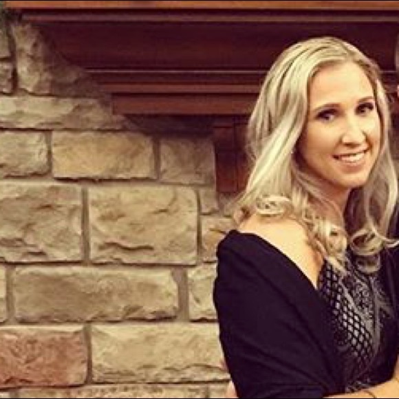 Profile Picture of Meredith Moschini (@mmoschini) on Poshmark