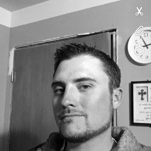 Profile Picture of Ryan Starkey (@ryanstar86) on Poshmark