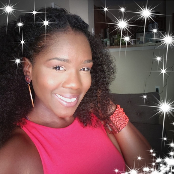 Profile Picture of Jocelyn Rollerson (@j_rollerson) on Poshmark