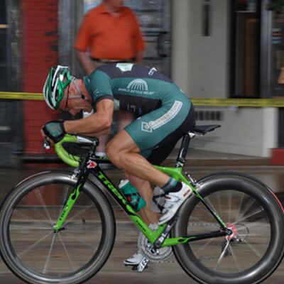 Profile Picture of Wayne Simon (@oldmanracer) on Twitter