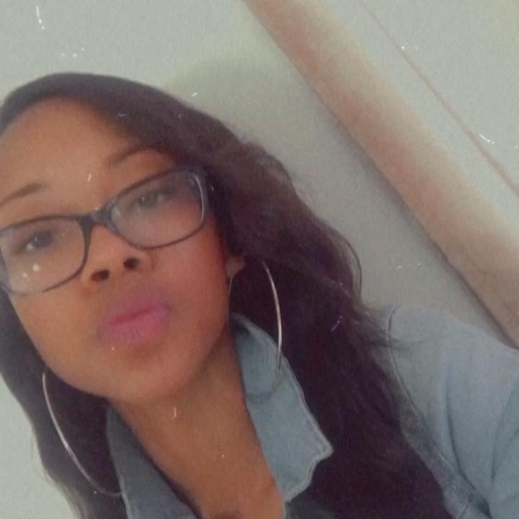 Profile Picture of Dymine Cotman (@bookmodelnay) on Poshmark