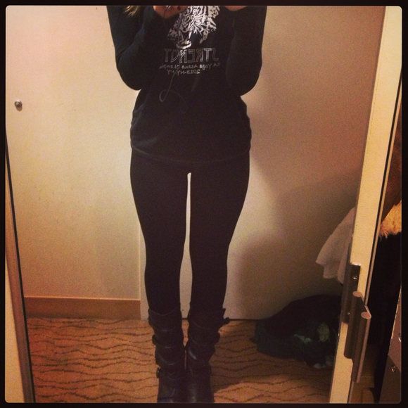 Profile Picture of Alexis Baranoff (@lexyleigh516) on Poshmark