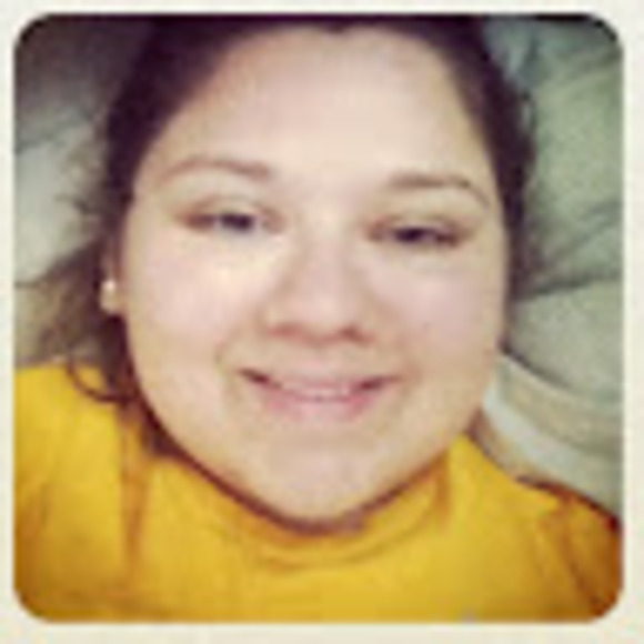 Profile Picture of Tonya Tovar (@tonyatovar95) on Poshmark