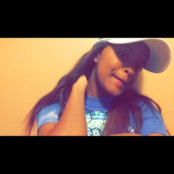 Profile Picture of Paula Nixib (@paula1998) on Poshmark