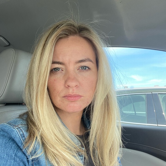 Profile Picture of Kimberly Torrey (@kimberlytorrey) on Poshmark