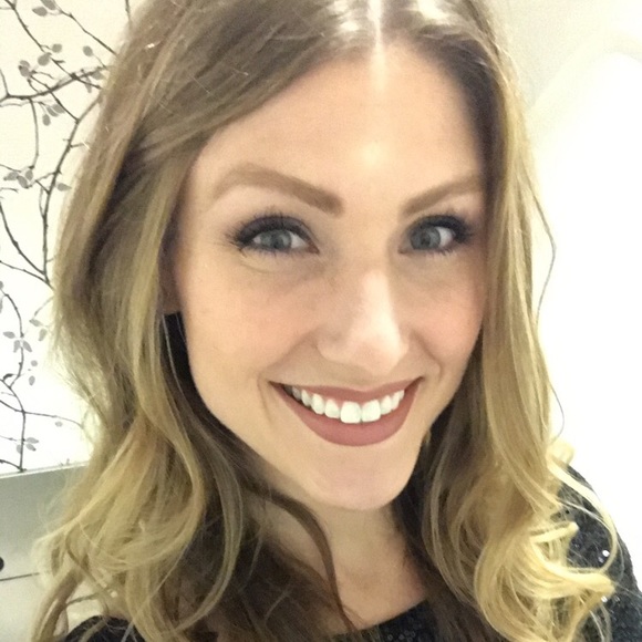 Profile Picture of Liz Remlinger (@liz_rem) on Poshmark