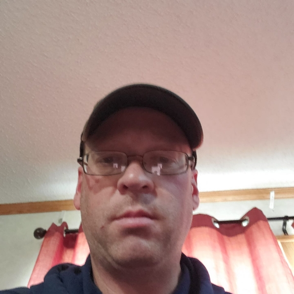 Profile Picture of Clinton Pierce (@clintonpierce) on Poshmark